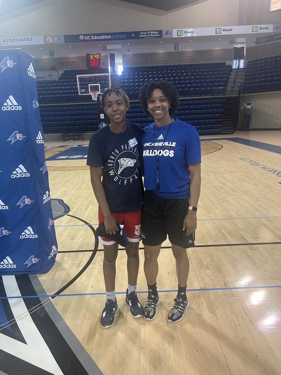 AvaAAndrews15's tweet photo. I am blessed to receive another D1 offer by @honeyb14 at University Of North Carolina Asheville. Thank You for this opportunity!!
#3rdoffer
@NPHSLadyHoops
@SoutheastAStars
@BrandonClayPSB
@JaeJones_iebbt
@SandysSpiel
@KyleSandy355
@UNCAvlWBB
@ISlaughter_23
@coach_bigott https://t.co/83mM0lLNW0