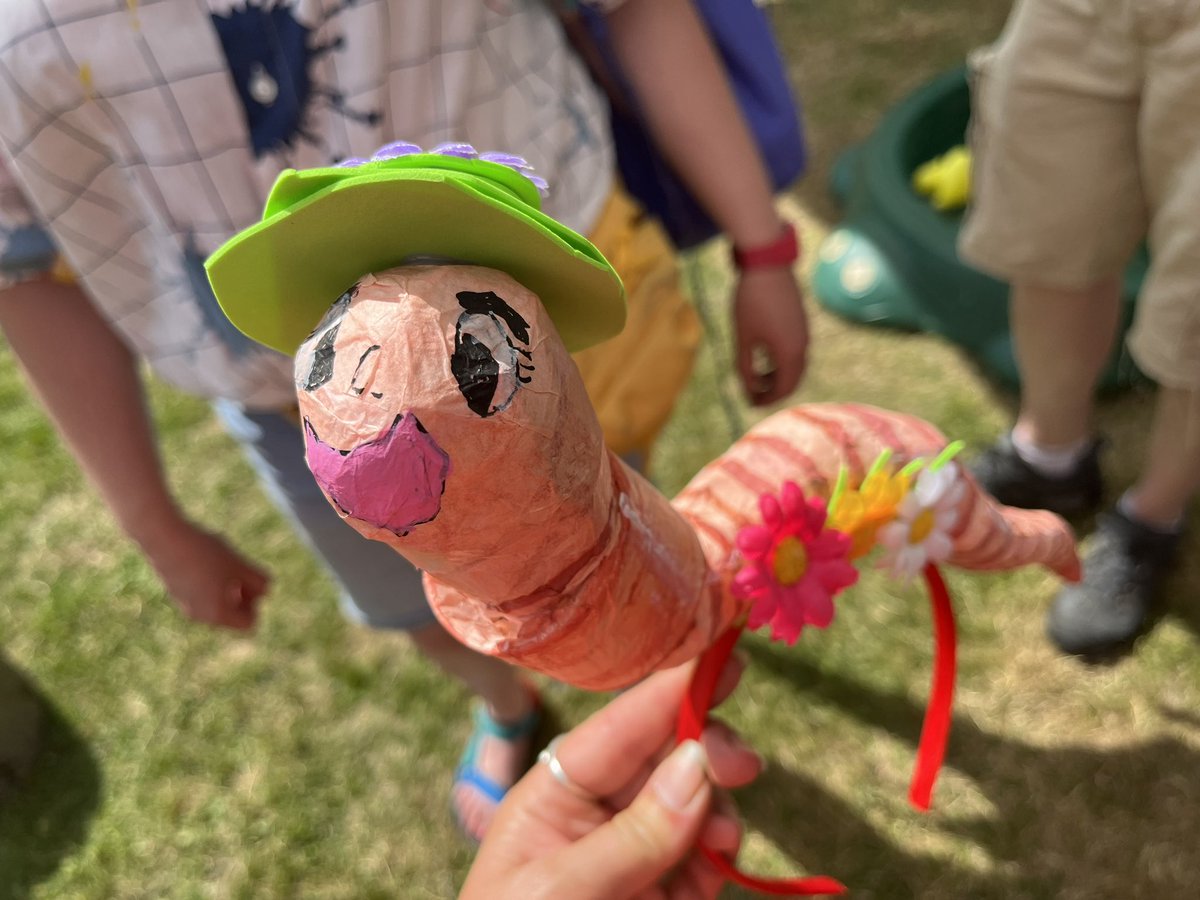 EdadventuresM's tweet photo. A really quintessentially British day today going #wormcharming @Willaston_p_a then a midsummer eve on the millennium green @30DaysWild https://t.co/tA7CujPp0e