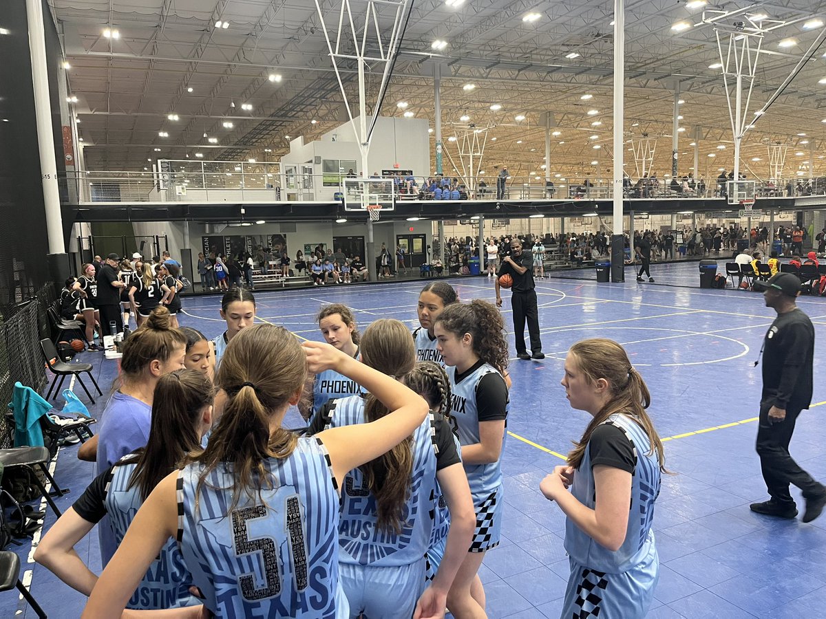 Phoenix 2028 is now 2-1  in the East Coast Nationals at Spooky Nook! @Erica021710 made the game winning 3 to send us into the semifinals! #phoenixProud
