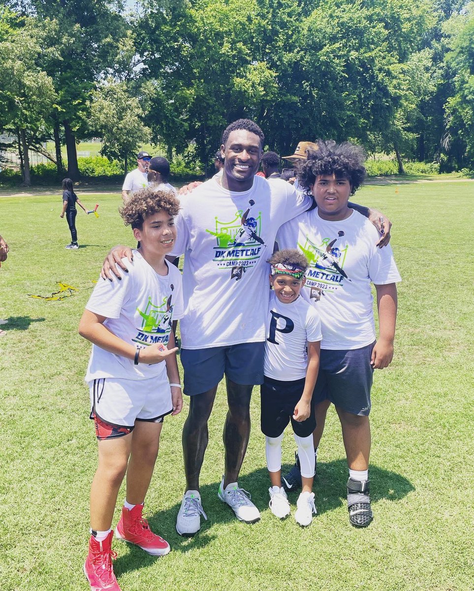 metcalf_Rello's tweet photo. Man today was a good day the boys got to enjoy a good football 🏈 camp by there big cousin @dkm14 great camp fam so proud of you keep leading the path for the younger generation !!! 
@Kobe_Metcalf @P5_Metcalf @LandonMetcalf09 @vmetcalf22 @scoop_tonyamet @Metcalf79 @CoachTMetcalf https://t.co/hhjjZqcwDh