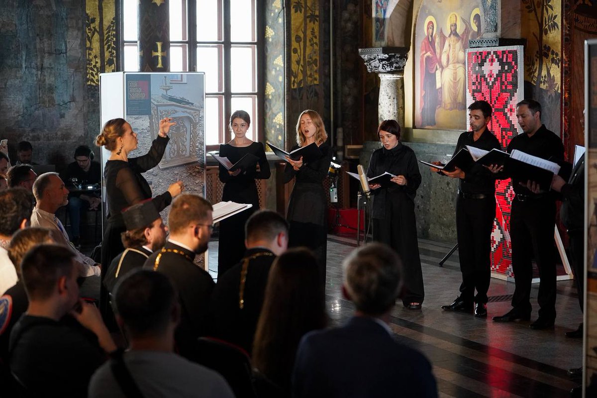 ⚡️A concert by Mykola Dyletskyi performed by the vocal ensemble Partes took place today in the Refectory of the Lavra.

 👉 @Flash_news_ua