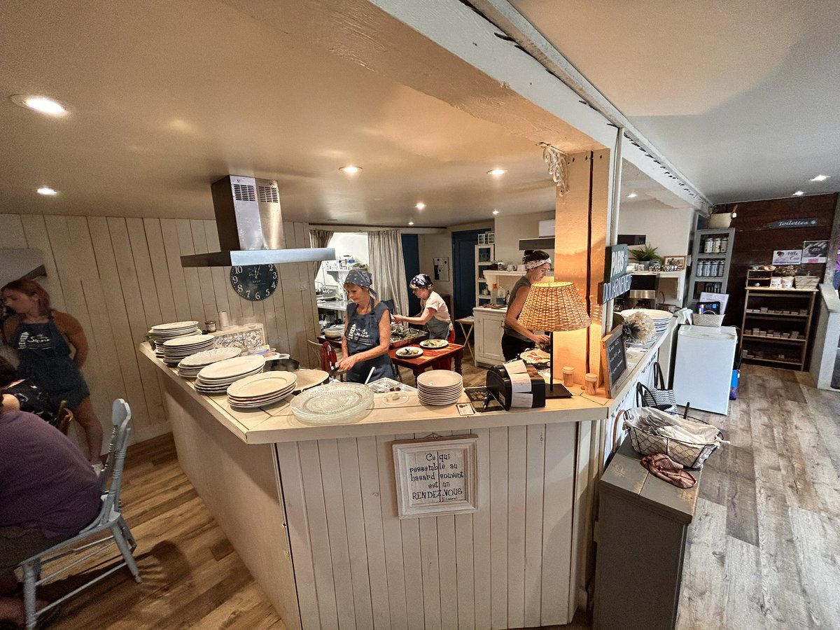AgWomen_Canada's tweet photo. J’aime surtout sortir des sentiers et encourager les produits locaux. Les crêperies #swann à St-Antoine-de-Tilly est l’un de mes endroits que j’aime beaucoup.
#Quebec je t’aime 🫶
#AlimentsduQuebec
#AgWomen https://t.co/TB3bWldMdX