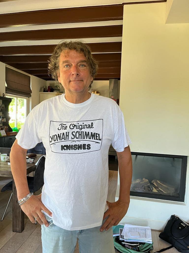 lucasgary's tweet photo. Legendary Dutch producer Co De Kloet sports his new Yonah Shimmel's Knish Bakery tee shirt.  A gift from me on his personal request. Shimmel’s is a NYC institution on the lower east side and makes the most delicious  blintzes, knishes and potato latkes in town! #codekloet https://t.co/I6Nz2y86IY