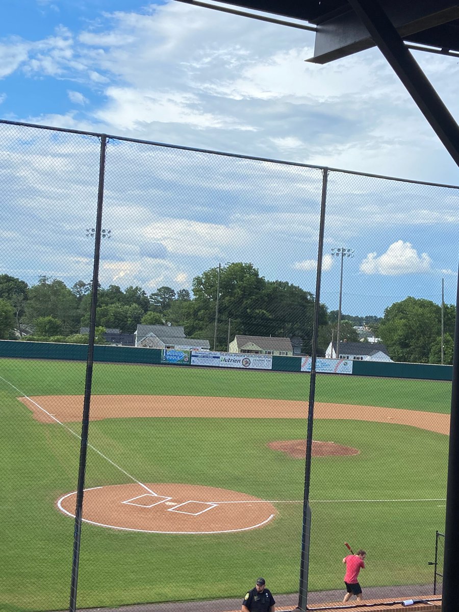 On the road again! The <a href="/mhcmarlins/">Morehead City Marlins</a> take on the <a href="/GoChiliPeppers/">Cosmic Chili Peppers 🌶</a> from Shepherd Stadium. I've got all the action alongside <a href="/SpencerPattison/">Spencer Pattison</a>! Come join us!

⏰: 7PM
📻: mhcmarlinsbaseball.mixlr.com/events/2480229
