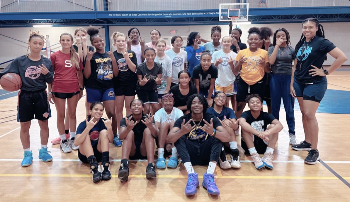 THE FUTURE IS FEMALE ELITE SHOWCASE 🏆🏆🏆🏆🏆🏆
.
.
Amazing job today 🔥🔥🔥🔥. This 4 hour workout was intense ‼️ We had a lot of fun doing what we love 🏀. Every single athlete pushed each other mentally and physically. We battled hard. I couldn’t be more proud 📈💪🏾 #BigVibes