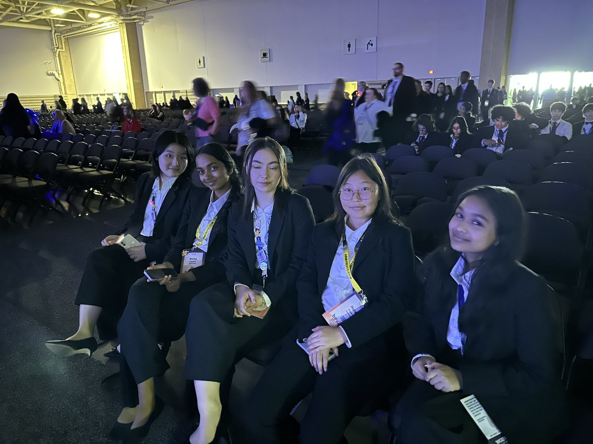 jaconn's tweet photo. Final night! Let’s go Redmond High! #hosailc2023  #ILC2023 https://t.co/MYX6HteFJV