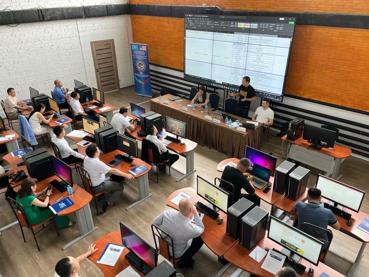 #Binance recently supported a week-long training course on crypto investigations, organised by @OSCE and @UNODC.

Continuing our efforts to protect users, our Head of LE Training, Jarek Jakubcek, presented on how we have assisted law enforcement agencies all around the world.