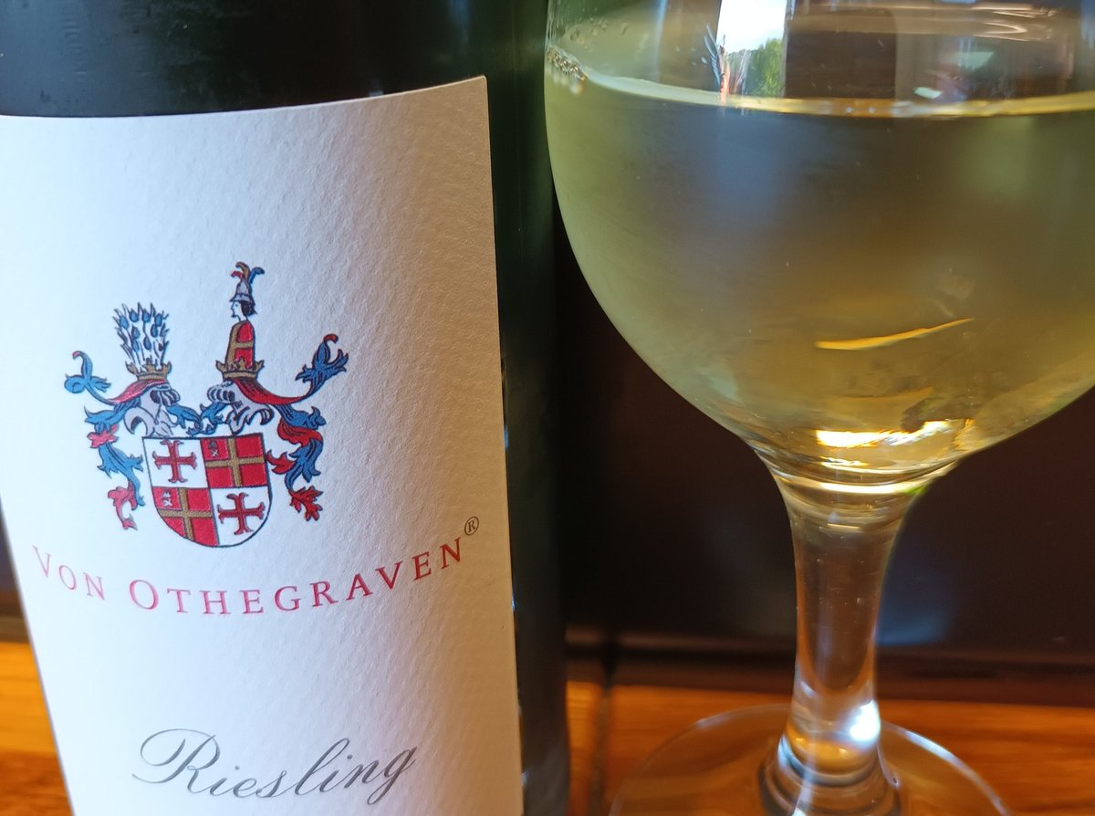 kristallnaach's tweet photo. #Schnitzel &amp; 🌱 der Letzte regionale
#Spargel aus der 😍 #Hexenküche 
Dazu #Riesling 🍷#Wein 🍇 #Prost

#Weintag 🍷 🍇  #Schnitzeltag  #Spargeltag 😋 #Sonntagsessen 
..an einem Samstag 🤔 geht prima! https://t.co/JduUlOtx1f