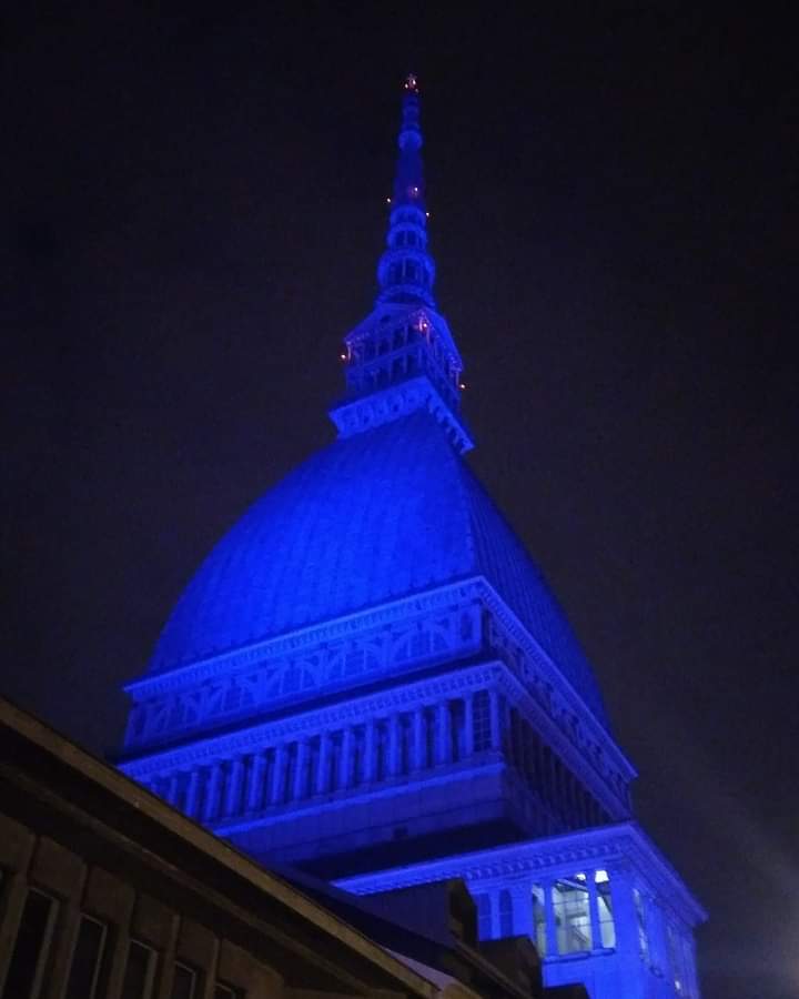 #Turin in the Sky with Sapphires 
Mole Antonelliana #Torino Dec20

#torinobynight #turinbynight #night #nightphotography #citylights #citypics #cityphotography #urbandetails #urbanphotography #moleantonelliana #mole #viaggi #travel #traveling #travelphotography #streetphotography