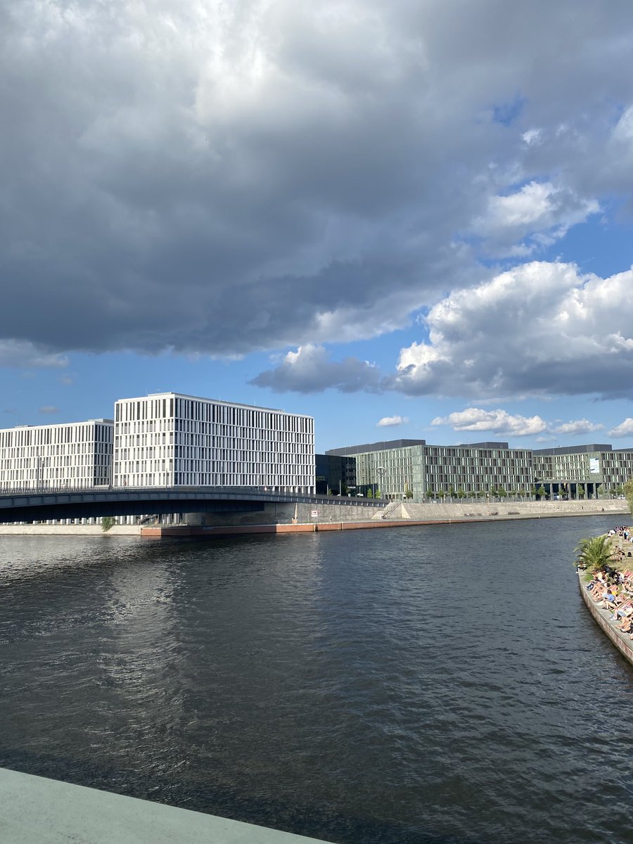 zlem0323's tweet photo. Berlin🩷 https://t.co/40X8T9tt5B