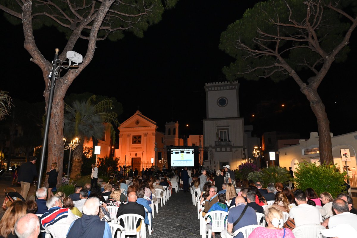 TernaSpA (@ternaspa) on Twitter photo #PremioIschia2023: il nostro riconoscimento alla “Comunicazione Sostenibile” a <a href="/valeriasforzini/">Valeria Sforzini</a> giornalista del @corriere che si è distinta per la costante attenzione sui temi ambientali e sociali. A premiarla <a href="/IvanDompe/">Ivan Dompe'</a> e Omar Al Bayaty di #Terna. #PremioIschia2023: il nostro riconoscimento alla “Comunicazione Sostenibile” a <a href="/valeriasforzini/">Valeria Sforzini</a> giornalista del @corriere che si è distinta per la costante attenzione sui temi ambientali e sociali. A premiarla <a href="/IvanDompe/">Ivan Dompe'</a> e Omar Al Bayaty di #Terna.