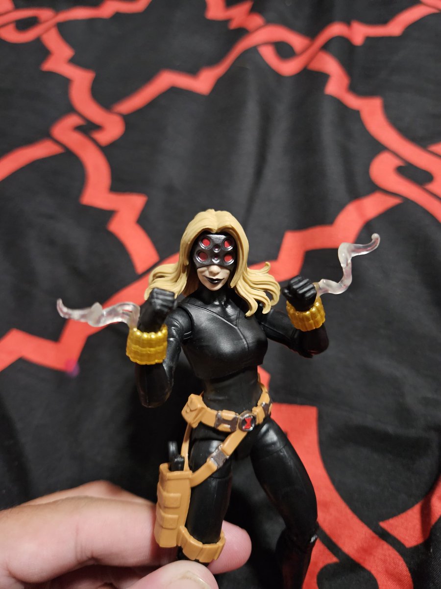 These extra Black Widow Gauntlets from ebay really amp up the Yelena Belova figure to an 11. 
#MarvelLegends