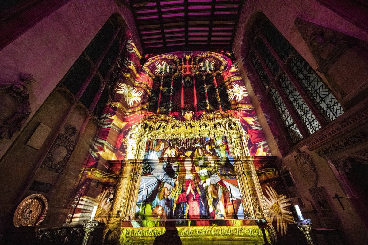 luxmuralis's tweet photo. Another lovely evening @ArtsFestOxford inside @SMVOxford and a wonderful atmosphere- #renaissance #interiorlight #sonetlumiere #lightandsound #oxford #fineartlight #lightartist https://t.co/iCg6I3N9Am