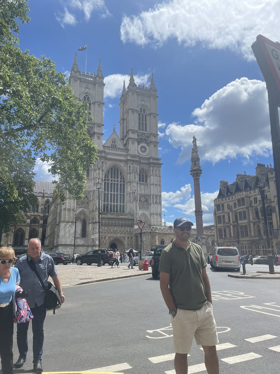 MrsMHeadteacher's tweet photo. The best day in London being tourists and having fun! @MrHaughey3 @MrsBeeBrown @MissShields23 @RyanSaunderson7 https://t.co/2ALKHYWgbn