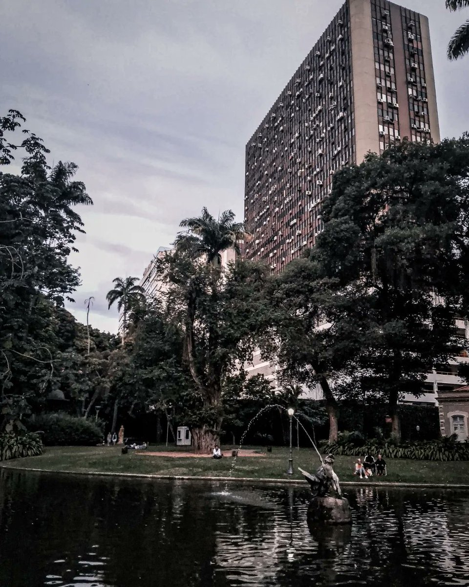 leoaccioly_art's tweet image. Palácio do Catete, um pedaço da nossa história.

📱@SamsungBrasil A14

💡@Lightroom usei um preset do meu pacote que está a venda 😉

#cateterj
#lightroompresets 
#madewithlightroom 
#riodejaneiro #lightroommobile
#cores #noite #fotografiadecelular