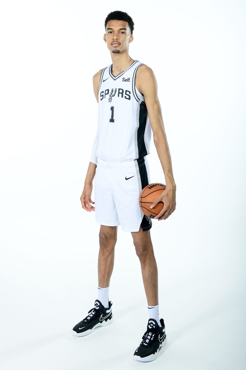 ph_ballislife's tweet photo. Victor Wembanyama in his new @spurs uniform! https://t.co/Vt8Yk2hUXa