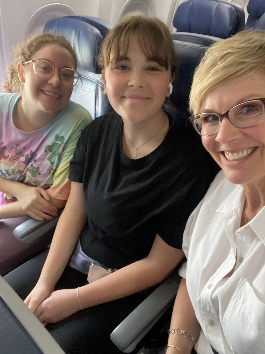 MillerRosePhoto's tweet image. Thank you to @nonrevgod &amp;amp; a fortunate aircraft swap, we’re on the plane. #perksofthejob