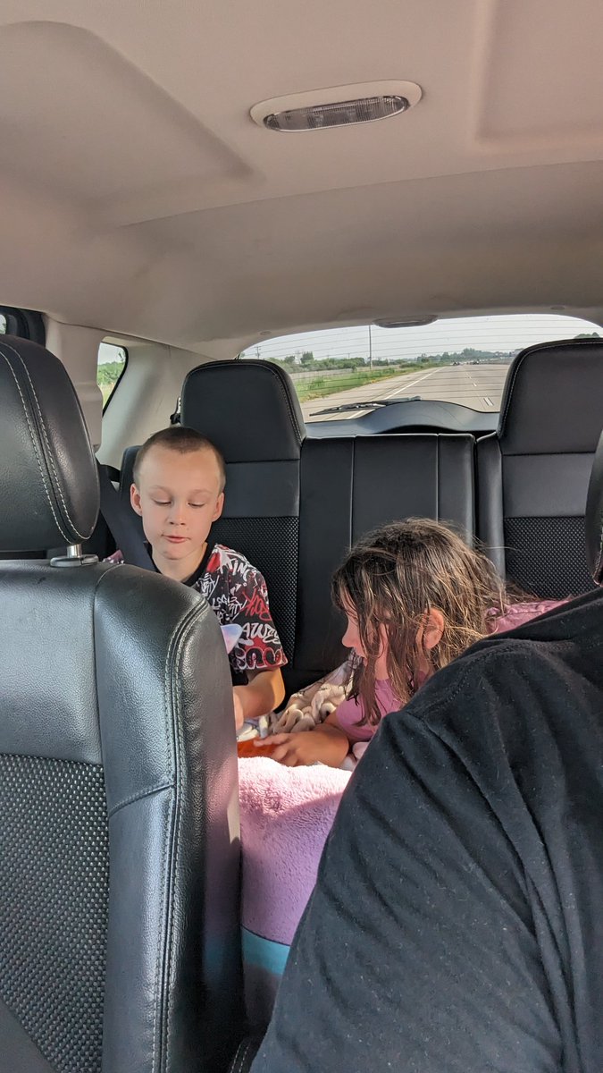 Help me, I have two 8 year olds in the back seat that are driving me nuts! 🤣

 @MyDaughterElly @RebeccaLilac @xnormalxoxo
@reddvlboy #SaturdayVibes #FamilyNight