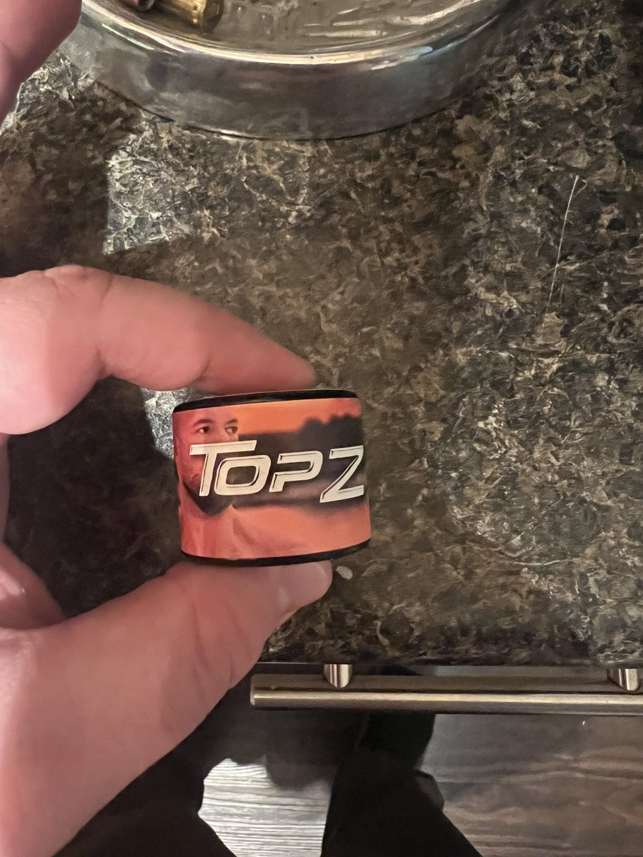 TheGoblinnn's tweet image. Smoking on some Andrew Tate terps today 😂😂