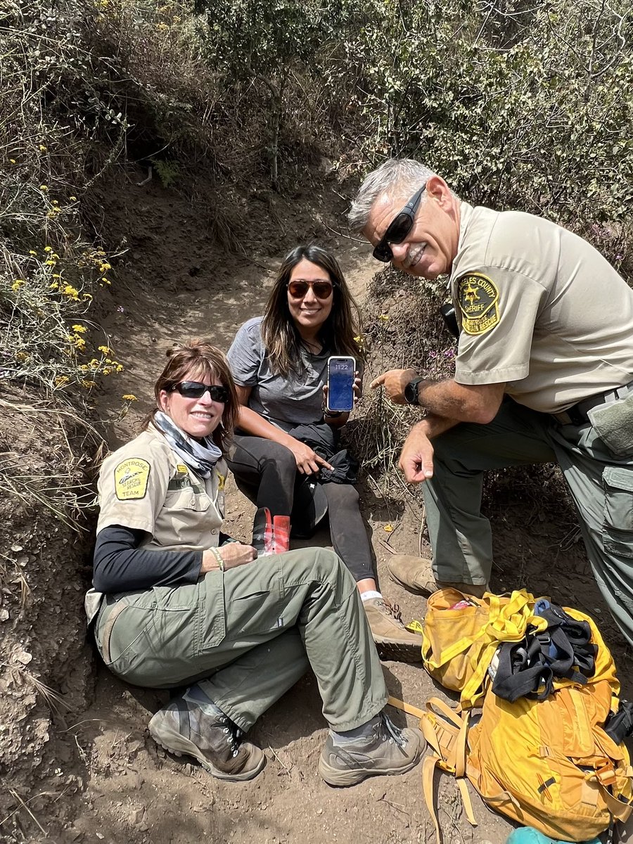 RESCUE! Her iPhone 14 notified us via the satellite 911 feature.  Ankle injury in Trail Cyn, wasn’t able to hike out. LACO Fire did a hoist.  @LASDHQ @LACoSheriffLuna @MontroseSAR @CVLASD @CbsLos @NBCLA @KTLAnewsdesk @ABC7 @FOXLA @LACoFireAirOps @LACOFD https://t.co/WlfXiYgp4C