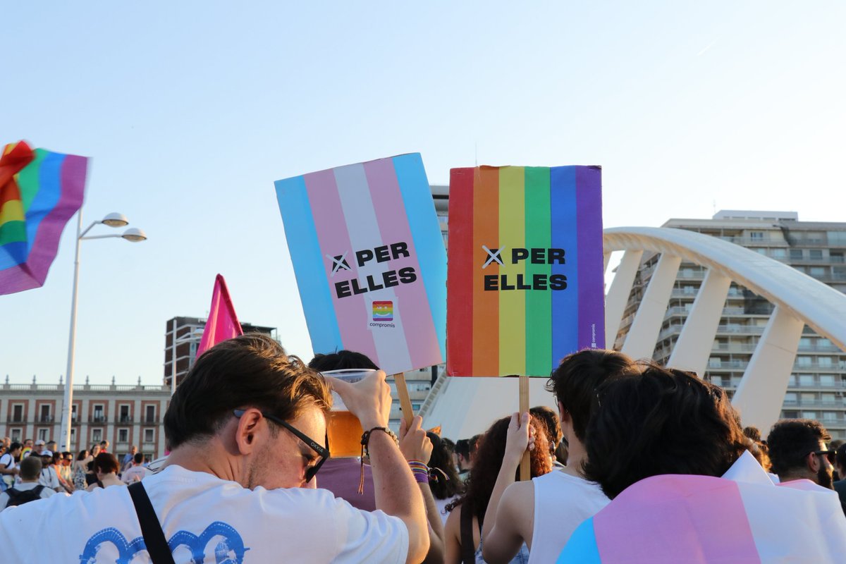 joanribo's tweet photo. 🏳️‍⚧️🏳️‍🌈 #València ha dit clar i alt que som una ciutat de colors, orgullosa i diversa. No permetrem ni un pas enrrere en els drets aconseguits. 

#Orgullo #OrgullVLC https://t.co/H6DXUeNCWU