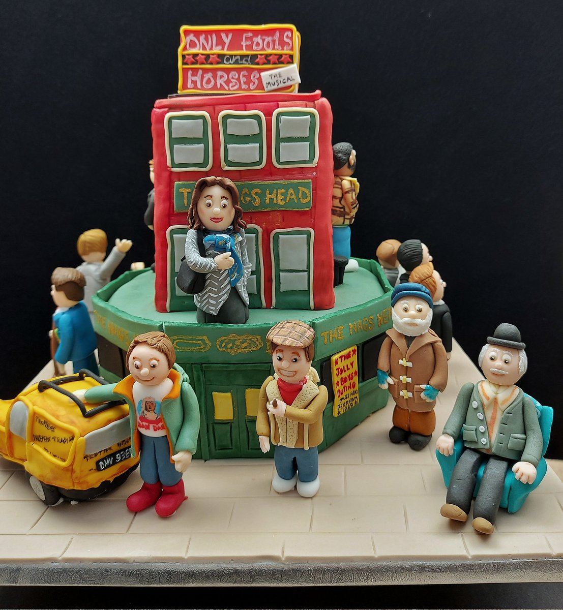 NinalouCook's tweet image. Lovely to meet you again tonight @KarlJWilson - this is the cake I was talking about. You guys are next!! Haha. Apologies in advance... 😂😂🤣
Thanks for a great show! 🎶🎙🎵