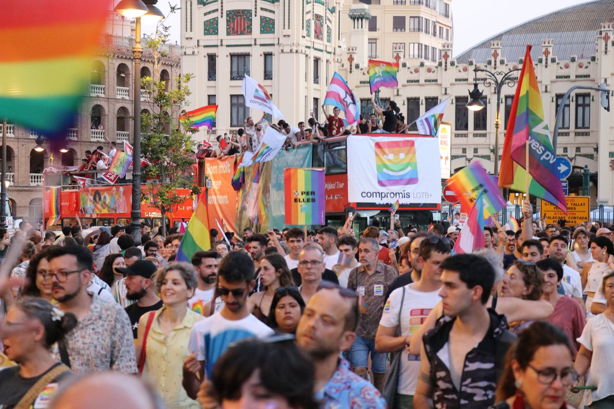 joanribo's tweet photo. 🏳️‍⚧️🏳️‍🌈 #València ha dit clar i alt que som una ciutat de colors, orgullosa i diversa. No permetrem ni un pas enrrere en els drets aconseguits. 

#Orgullo #OrgullVLC https://t.co/H6DXUeNCWU