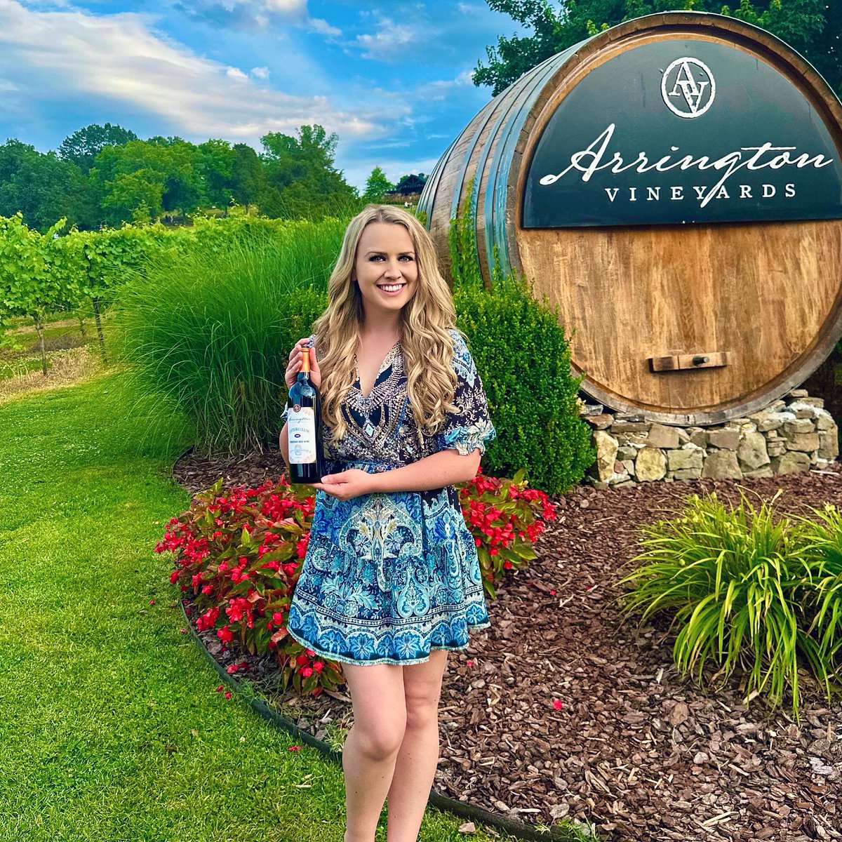 Cheers to the weekend 🥂
@avwinery 
#Nashville #Tipsy #WeekendFun