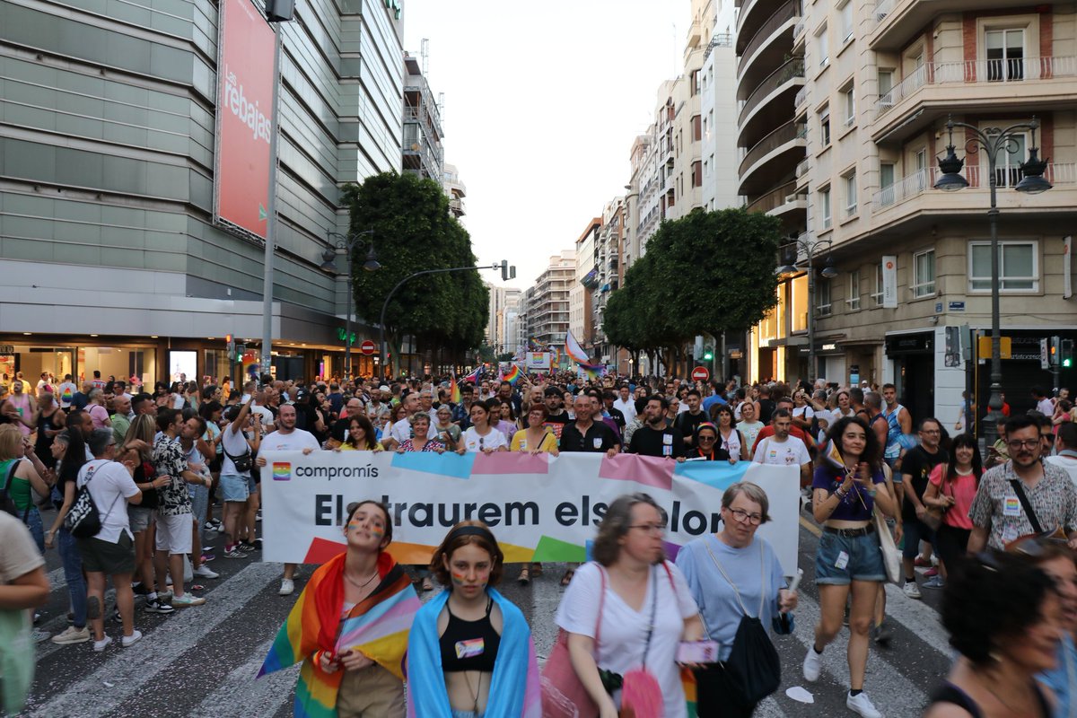 joanribo's tweet photo. 🏳️‍⚧️🏳️‍🌈 #València ha dit clar i alt que som una ciutat de colors, orgullosa i diversa. No permetrem ni un pas enrrere en els drets aconseguits. 

#Orgullo #OrgullVLC https://t.co/H6DXUeNCWU