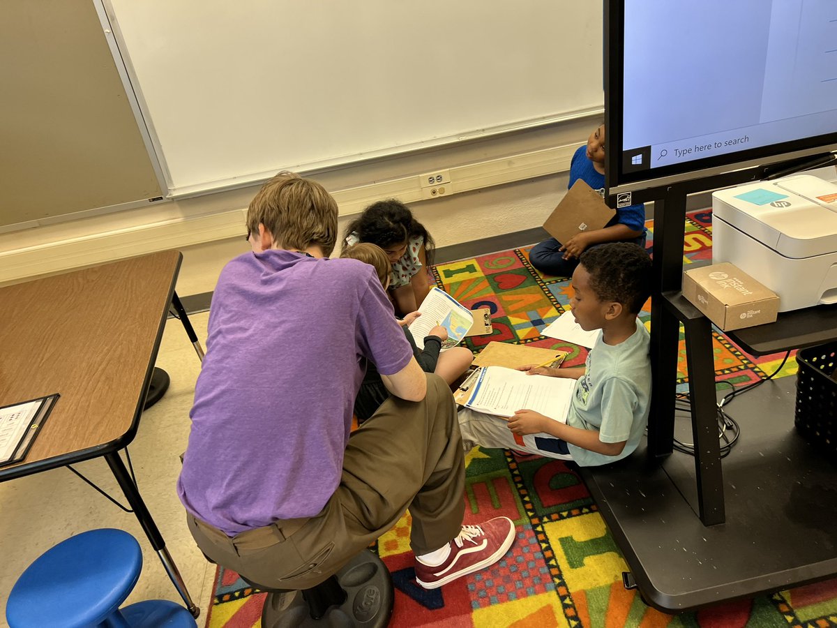 lslavender's tweet photo. Summer literacy and numeracy camp at Avondale Elementary. “Learning is Our Superpower” https://t.co/HHnQK4v7Yx