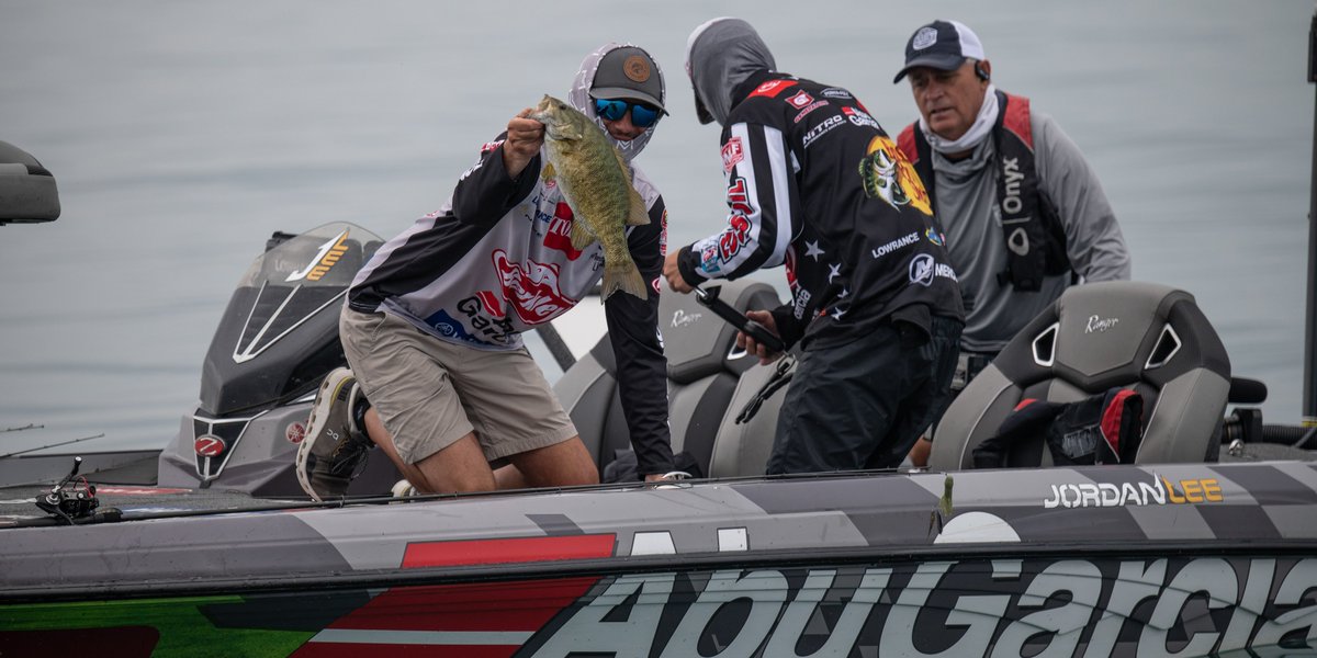 MajorLeagueFish's tweet photo. .@JLeefishing leads after Day 1 on Lake St.Clair with 22 pounds, 8 ounces. It'll be a tight race to stay above the #ToroCutLine come Monday with 3 anglers are currently tied for 20th place. @GeneralTire Stage Six is Presented by @JohnDeere. https://t.co/vuuQEHhWZz https://t.co/RFFkjTw4z7