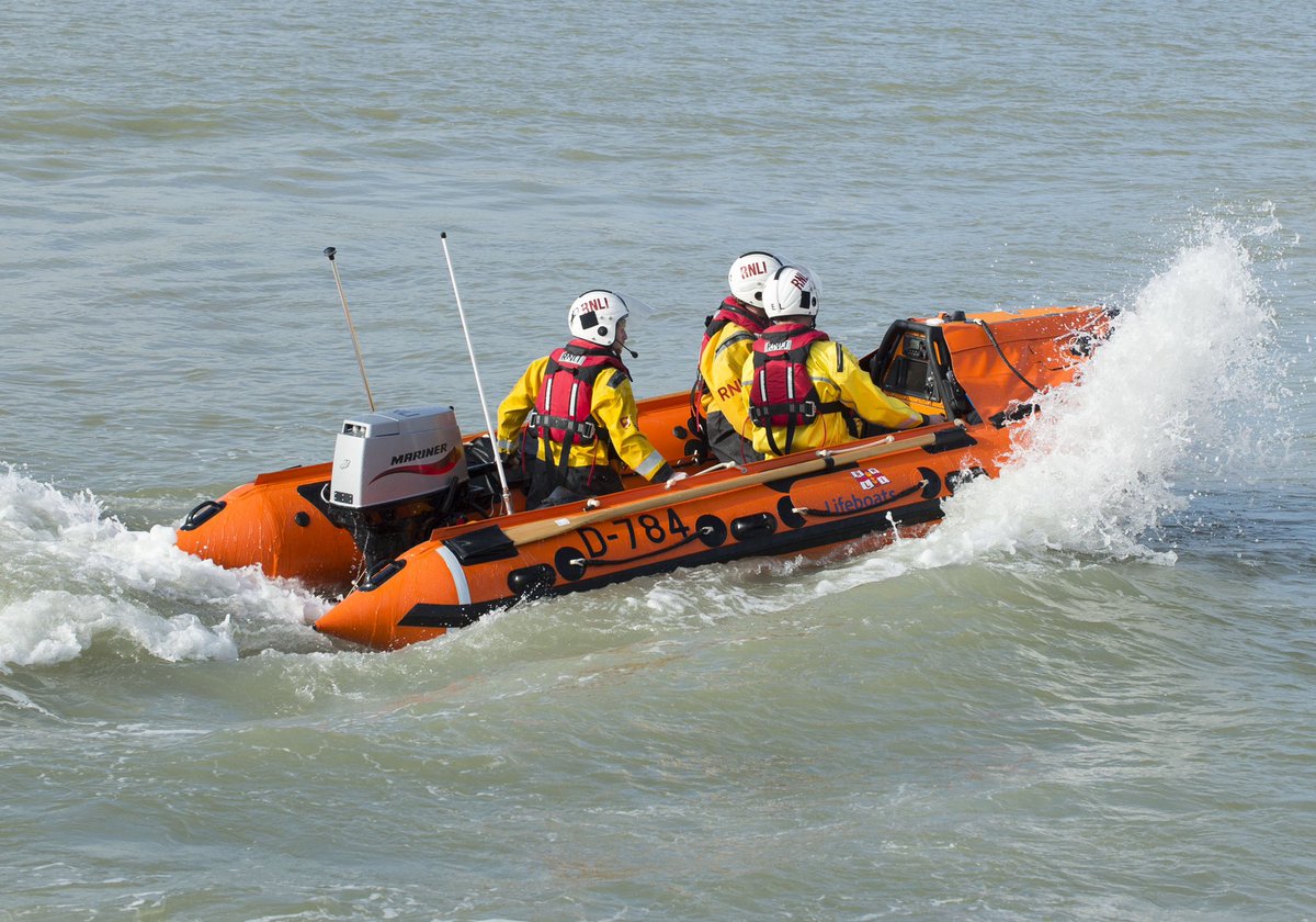 Our inshore lifeboat was tasked on Saturday afternoon to carry out a search of the #RiverAdur from #Shoreham to #Bramber after a pile of clothes were found on the riverbank near the railway bridge at #Shoreham 

After an extensive search, nothing untoward was found #RNLI #Search