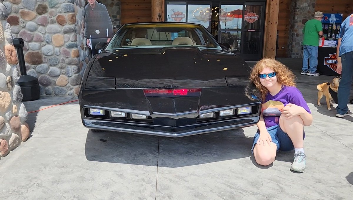 electric_joy272's tweet photo. Guess who met Rebecca Holden and another KITT replica!! ❤️
#knightrider #kitt #knightindustriestwothousand #rebeccaholden #aprilcurtis #knightriderkitt #car https://t.co/MAG1tpAO6W
