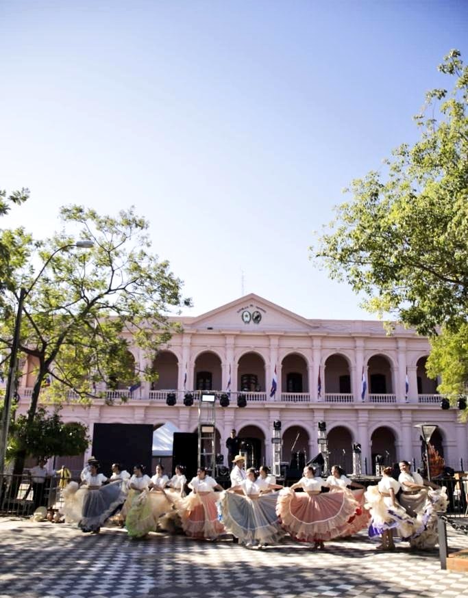 Senatur_Py's tweet photo. SUMATE AL SAN JUANAZO! 🔥🪵📸
📍Centro Histórico de Asunción
Suma a tu familia o amigos y viví las costumbres y tradiciones en la capital del país.
Comidas típicas, música paraguaya y mucho más...
#SANJUANAZO #AMCHA https://t.co/fDMPaineAd