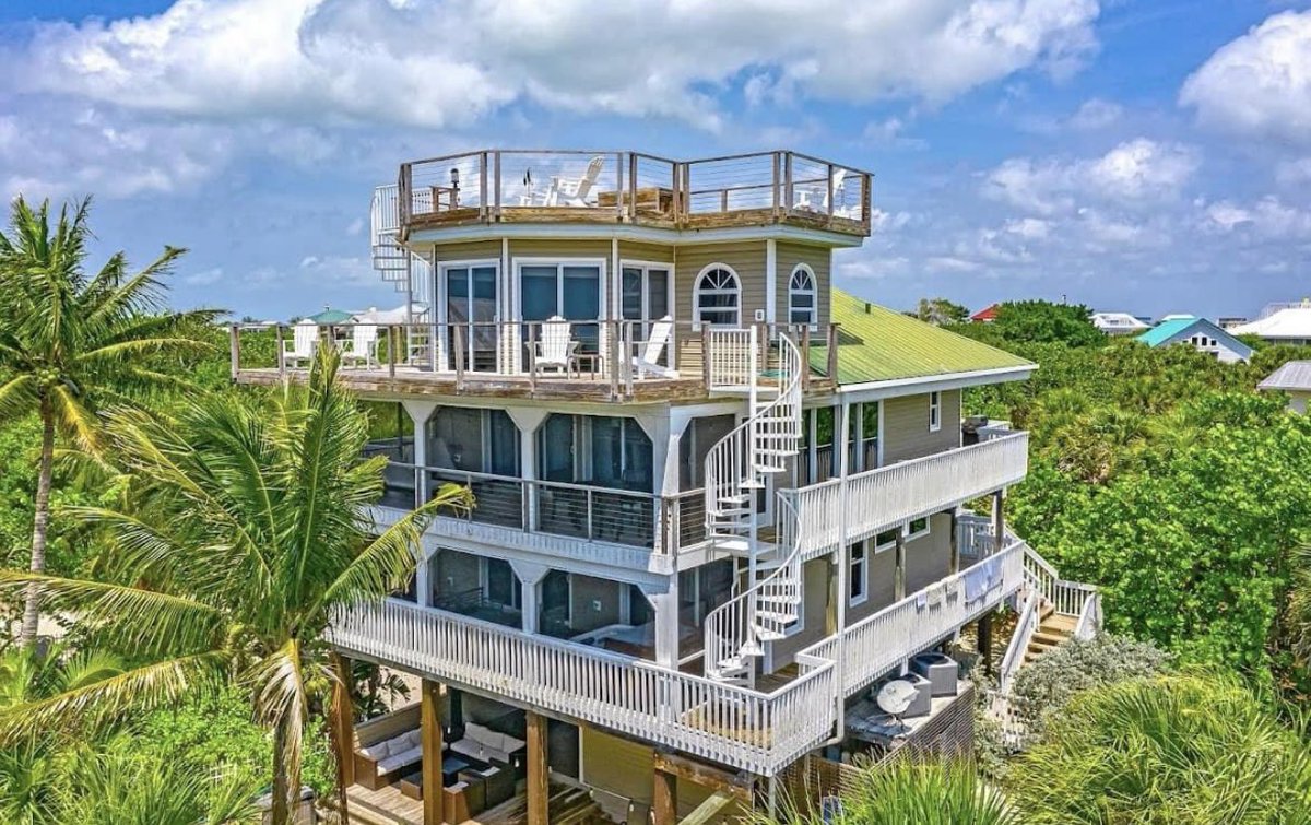 conormorton15's tweet photo. a few years ago we started a family tradition to do Christmas on the island. just booked this years trip! 🌴>❄️ https://t.co/Rr5GHKC2Wo