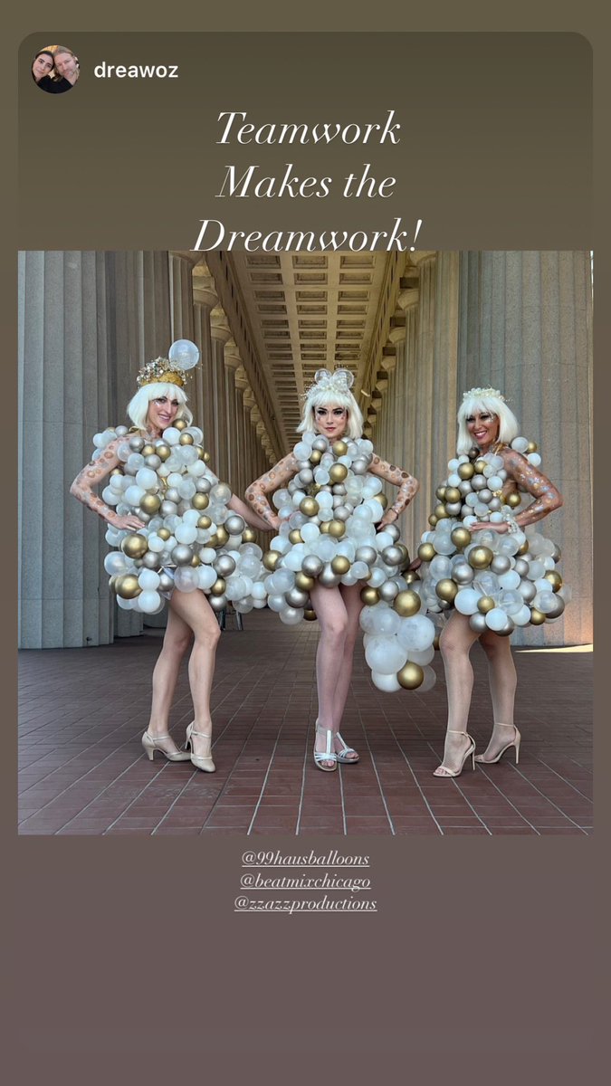 Our Champagne Bubble Girls 
Floated across Soldiers Field in grand style.  Great concept from Beatmix and design with 99 Haus Balloons 🍾