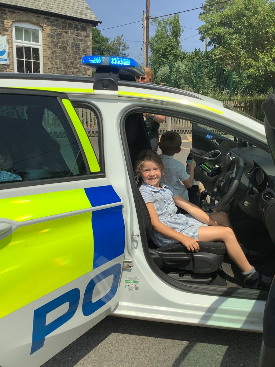 ✨It's what we do!✨
As part of our PSHE scheme of learning we have been looking at the question 'Who helps to keep us safe?' 👮👨‍🚒🚑👨‍⚕️🧑‍🏫 This meant that we organised a visit for our children to meet @SaltashPolice and of course sit in a police car! 🚔

Team St Mellion 💙