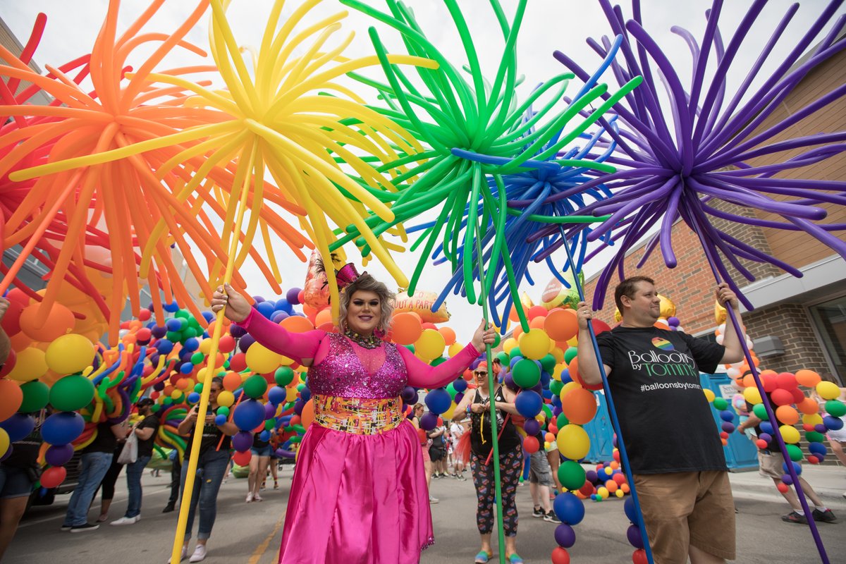 ChooseChicagoMx's tweet photo. ¡Feliz Pride a todxs! Lo único que podemos decir es que el amor es amor para siempre y no importa nada. 🏳️🌈🏳️⚧️🫶🏻
https://t.co/IkBD79YnaH
#ChicagoGOandKnow #Chicago #ChooseChicago #Pride https://t.co/djxgOKtEkB