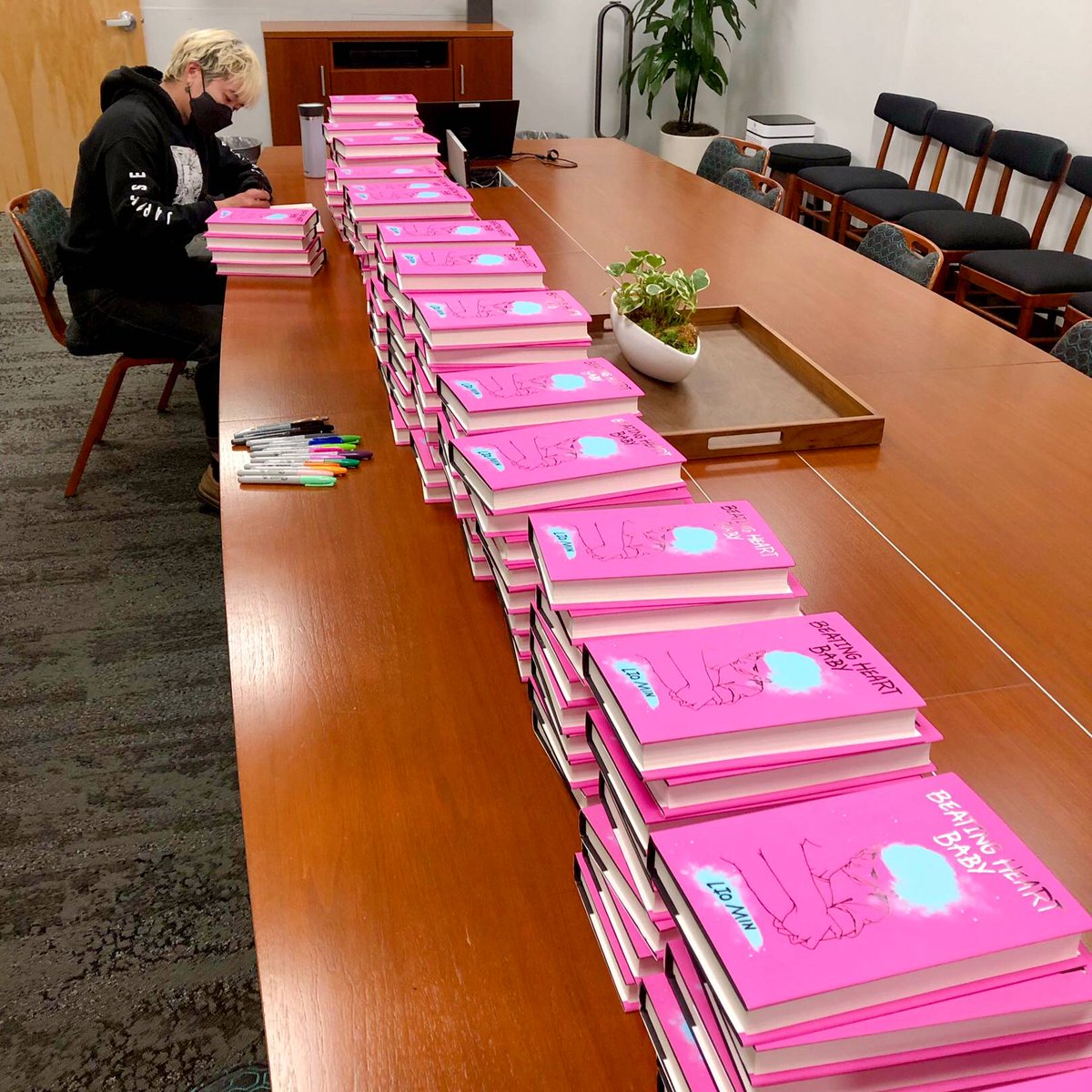 SMCLibraries's tweet photo. Lio Min, our next Author Talk guest, stopped by to sign their novel, Beating Heart Baby. Visit your nearest SMCL location to get a free copy &amp; join us virtually on Tuesday for an exciting program! Register: https://t.co/JipnCkFfOW

#BeatingHeartBaby @EmoOcean https://t.co/M1UewlCNXY