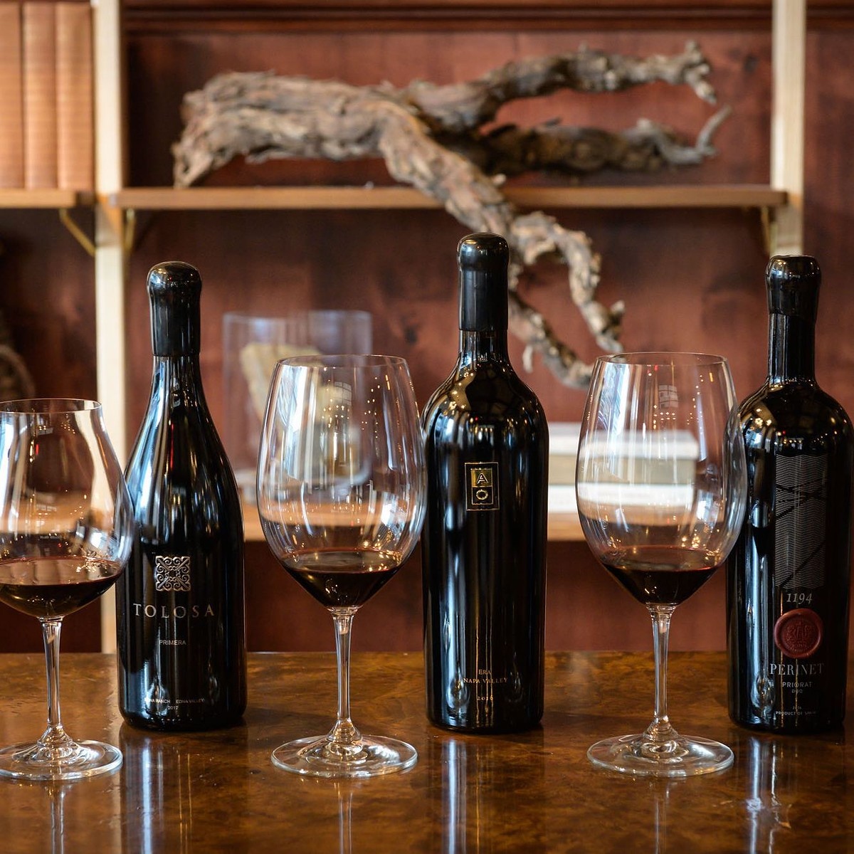 Mark your calendars for the opening of #AOCHealdsburg at the end of this month! Experience an all new tasting experience right in the heart of Downtown Healdsburg. 

#worldofterroir#alphaomegacollective#healdsburg#winelover#winetasting#napavalley