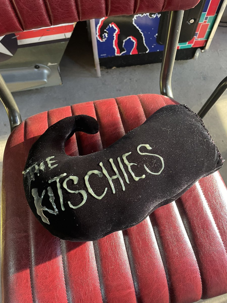 TheKitschies's tweet photo. What’s the collective noun for tentacle? 🤔

And, more importantly, who will be taking home these #TheKitschies Award tentacles tonight? 

We will answer one of the above questions… soon. 👀 https://t.co/cPGNEjInSa