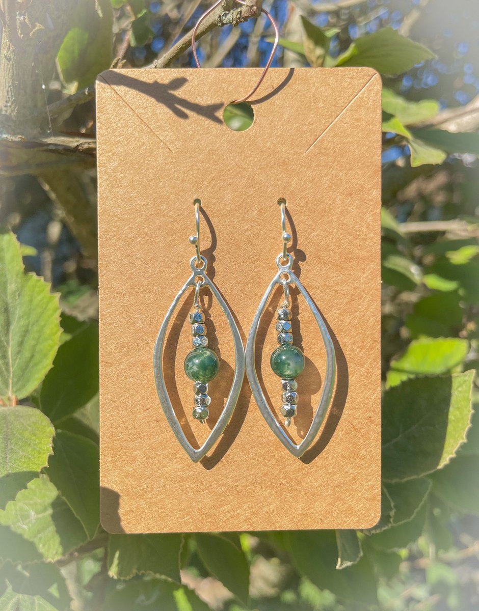 kaitpence's tweet photo. Get genuine crystal earrings for a steal with an extra 25% off their sale price with the code  "SummerBlowout" 💖

Link in bio ✨ https://t.co/6VFanFAtDJ