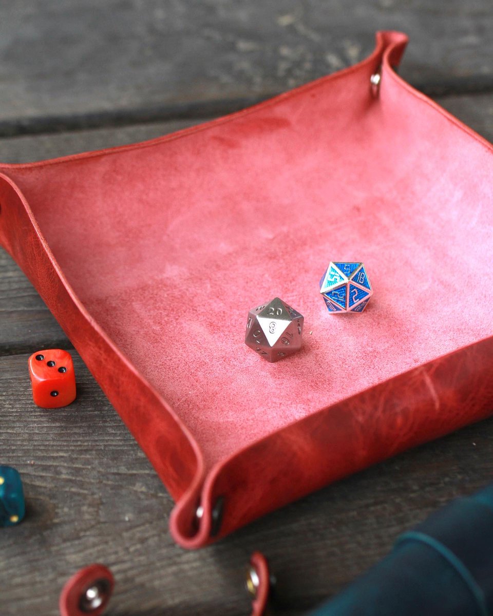 Kashi_Nin's tweet photo. @AkaneLogics Some leather snap trays with custom snaps and name plates. https://t.co/SFOkJoRv4z