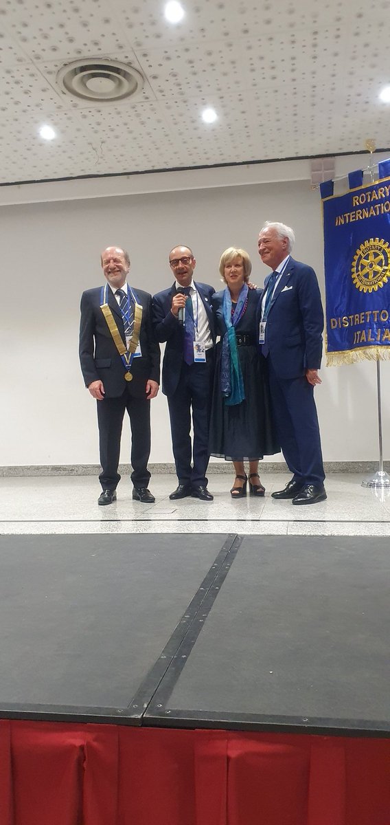 rotary2102's tweet photo. Chiusura Congresso Distrettuale Rotary. Imagine Rotary, Enjoy Rotary! 
#IICongressoDistrettualeRotary 
#ImagineRotary #EnjoyRotary #Rotary #Rotaract #Interact #Distretto2102 #CreateHopeInTheWorld https://t.co/Yf3U50NLQi