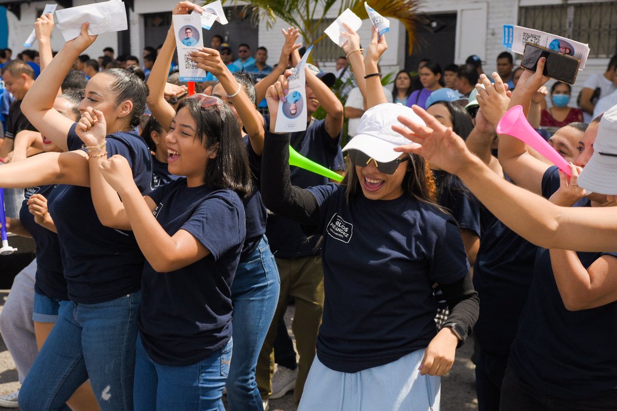 CarlosHdez_SV's tweet photo. Con la fe puesta en Dios, este día me inscribo como precandidato a diputado al PARLACEN por nuestro partido @nuevasideas

Consciente del trabajo realizado, espero contar con el apoyo de nuestra estructura para seguir junto al Pdte. @nayibbukele construyendo un mejor El Salvador🇸🇻 https://t.co/iVqCrIgd0L
