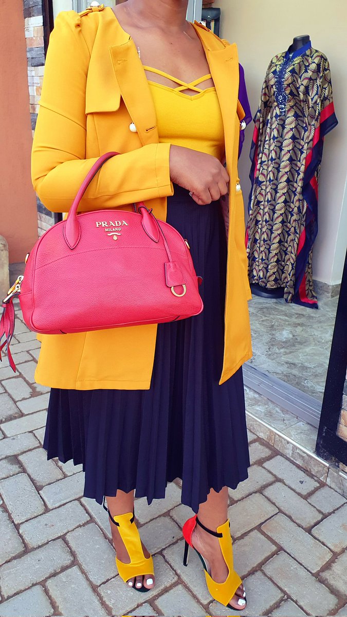 SENTIMENTS21561's tweet photo. The PRADA MILANO Bag is what you need and SENTIMENTS GAT YOU BACK😎#WCW #Russia #Mzee #Alien https://t.co/tnjVnI8SSc