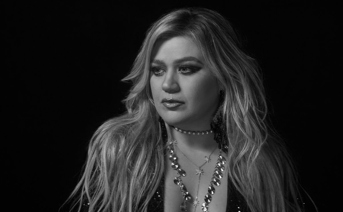 TIDAL's tweet photo. Throughout the versatile singer's career — and on her bittersweet new album Chemistry — @kellyclarkson has been a unifying entertainer in a fractured American landscape. 

🔗 https://t.co/7h7LRijBXx @EVincentelli https://t.co/2sRCA15lxs