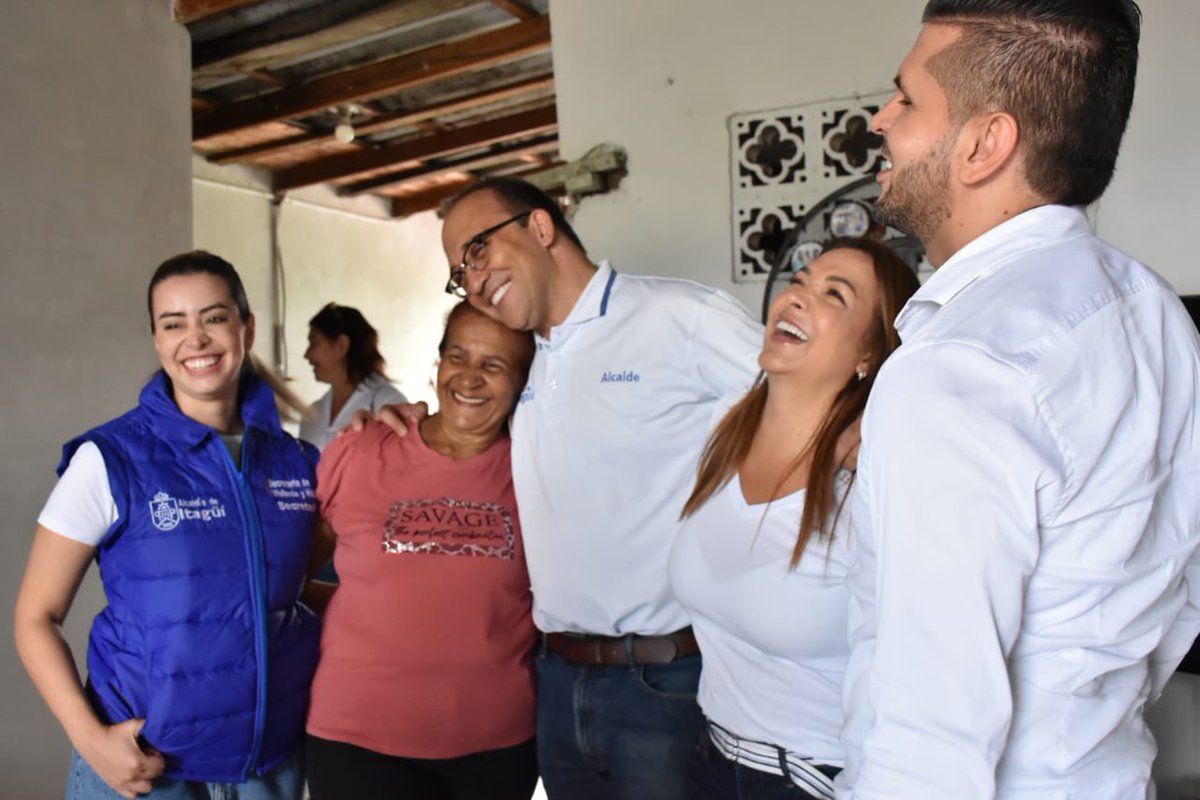 d_cardonaduque's tweet photo. Hoy visité  junto al Alcalde @josefernandoee Mejoramientos de Vivienda, atendidas con recursos propios de la Administración Municipal. Nos llena de orgullo y alegría seguir aportando con los sueños de itagüíseños que hacen parte de la ciudad de las oportunidades! 🏠♥️🔩🚪🛠️🚰🙏🏼 https://t.co/yigEBJs6V2