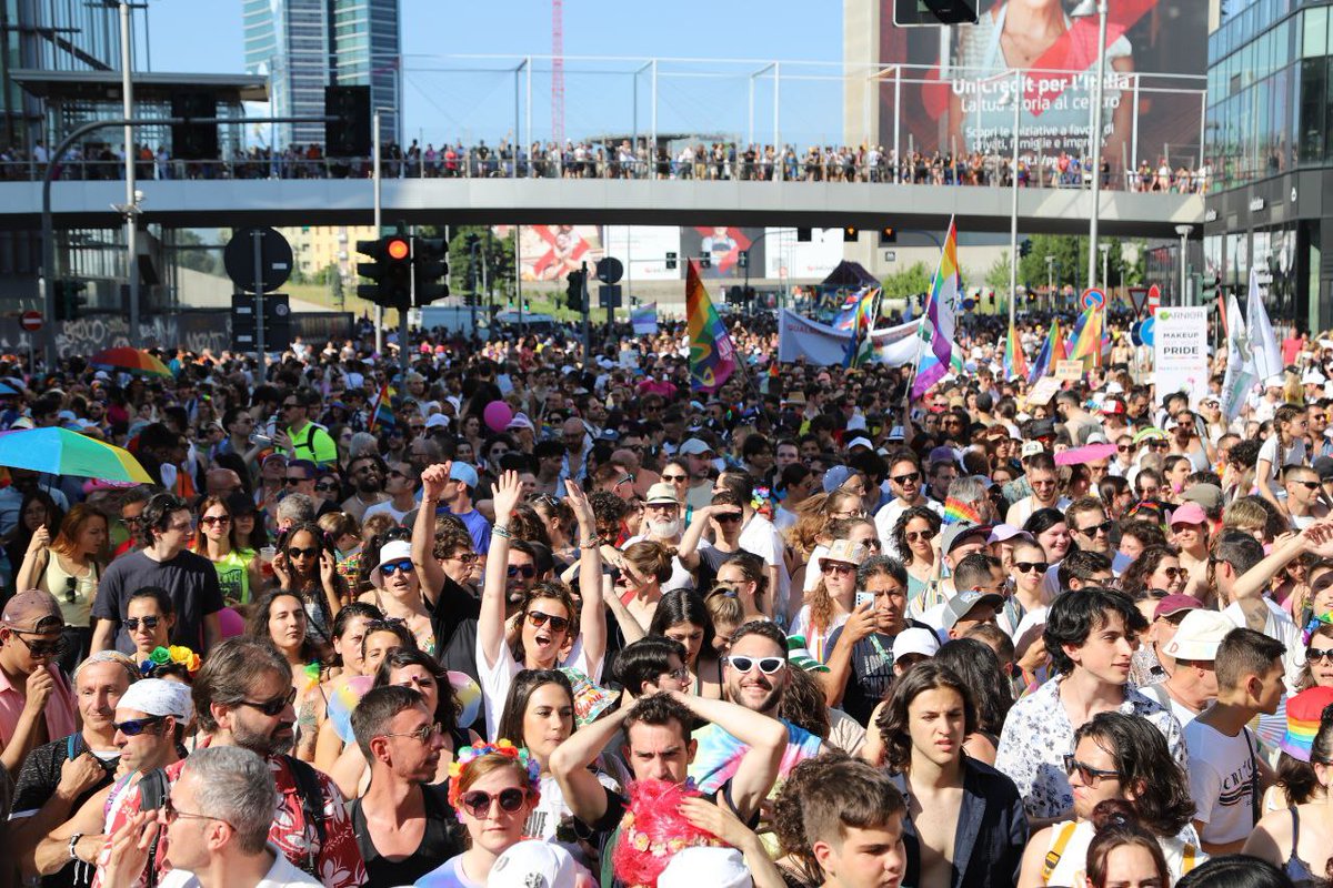Più di 300 mila persone hanno marciato con noi per la città: il Pride è partecipazione. Il Pride è orgoglio. Il Pride è lotta.

#MilanoPride