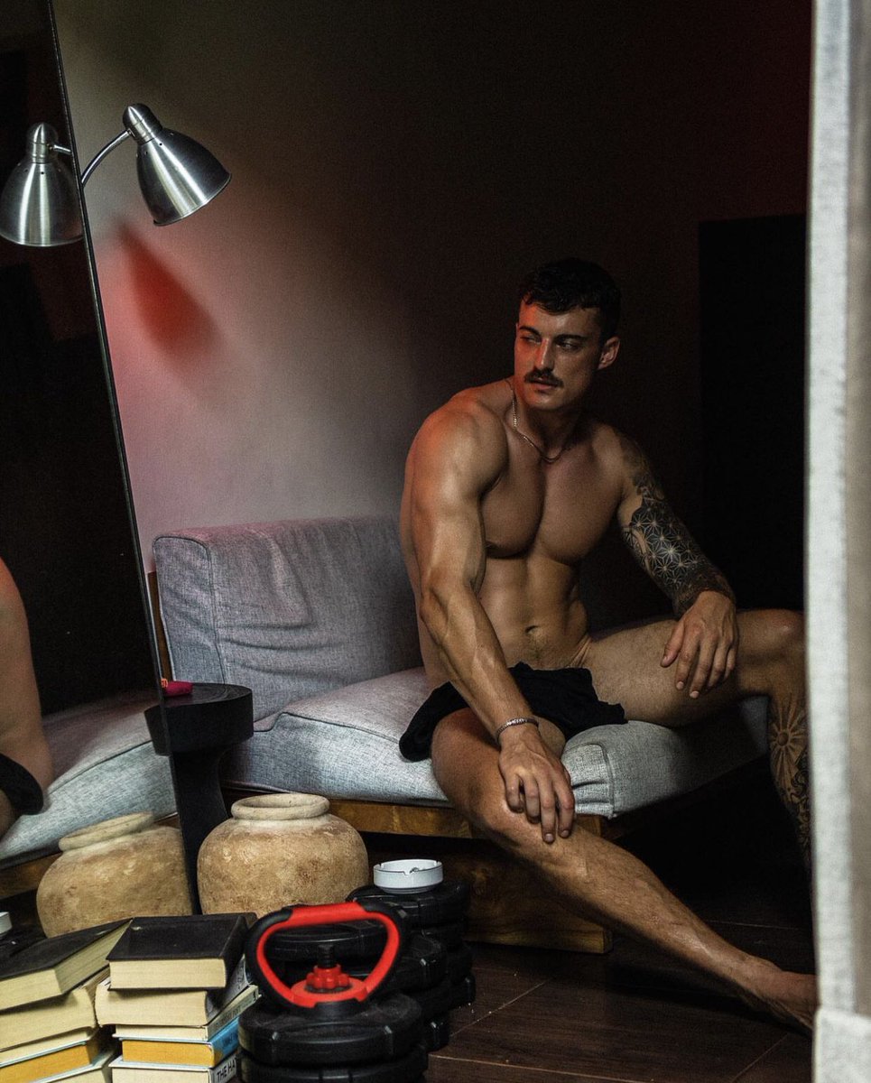 KingsOfModels's tweet image. Model #JackEllis, hotter days mean less clothes! #KingsOfModels 👑